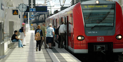 Zentraler Verkehrsknotenpunkt: Der S-Bahnhof in Ludwigshafen Mitte neben dem Berliner Platz.