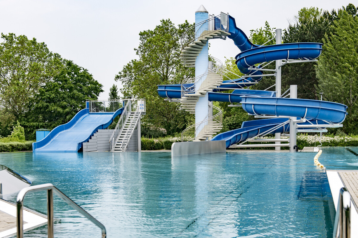 Rutschen im Freibad am Willersinn Weiher