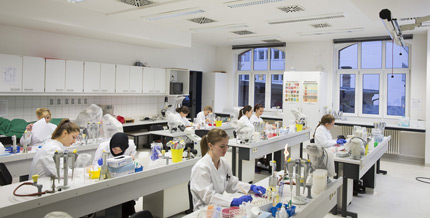 Das Klinikum Ludwigshafen bietet mehr als 100 Ausbildungsplätze in sieben Ausbildungsberufen und zwei Praxisstudiengängen an. 
