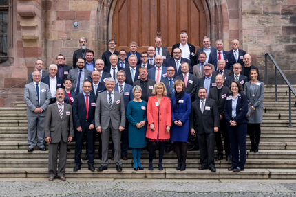 Bei der Kommunalkonferenz in Saarbrücken am 9. November 2017 verabschieden die Vertreterinnen und Vertreter der Bündnismitglieder die Saarbrücker Resolution.