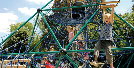 Spielplatz in Oppau: ein Kletterparadies für Kinder.