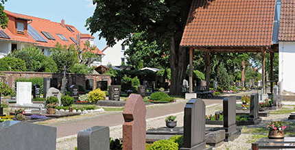 Gräber auf dem Friedhof Maudach