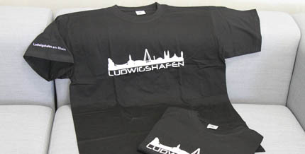 T-Shirt mit Silhouette markanter Gebäude