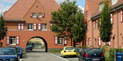 Der Rote Hof nach einem Entwurf des städtischen Hochbauamtes unter Mitwirkung von Fritz Brockmann und Wilhelm Scholler sowie der 1920 gegründeten GAG.