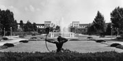 Der Ebertpark mit dem beliebten „Bogenschützen“ von Moritz Geiger um 1930