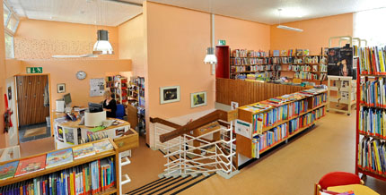 Innenansicht der Stadtteil-Bibliothek Friesenheim