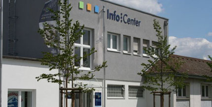 Das Info-Center “Rheinkultur“ ist erste Anlaufstelle für Interessierte am Rheinufer Süd. Hier gibt es eine persönliche Beratung und viele Informationen.