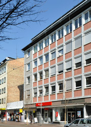 Das Wohn- und Geschäftshaus in der Ludwistraße 40 wird aufwendig modernisiert.