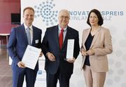 Übergabe Innovationspreis Handwerk an Thomas Kübler durch Wirtschaftsministerin Daniela Schmitt  