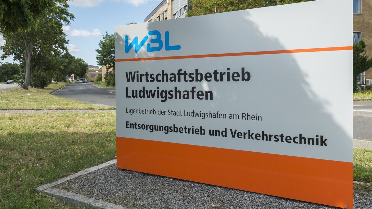 Einfahrt des Wirtschaftsbetriebs Ludwigshafen (WBL) Einfahrt des Wirtschaftsbetriebs Ludwigshafen (WBL)
