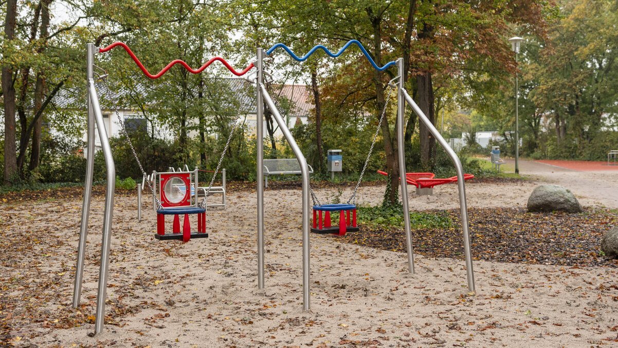 Projekt Umgestaltung und Aufwertung Spielplatz Anglerstraße / Ostringplatz Projekt Umgestaltung und Aufwertung Spielplatz Anglerstraße / Ostringplatz