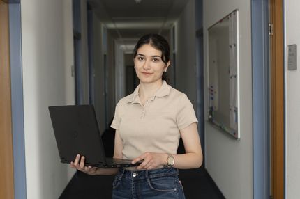 Dilara Yildiz absolviert eine Ausbildung zur Verwaltungsfachangestellten