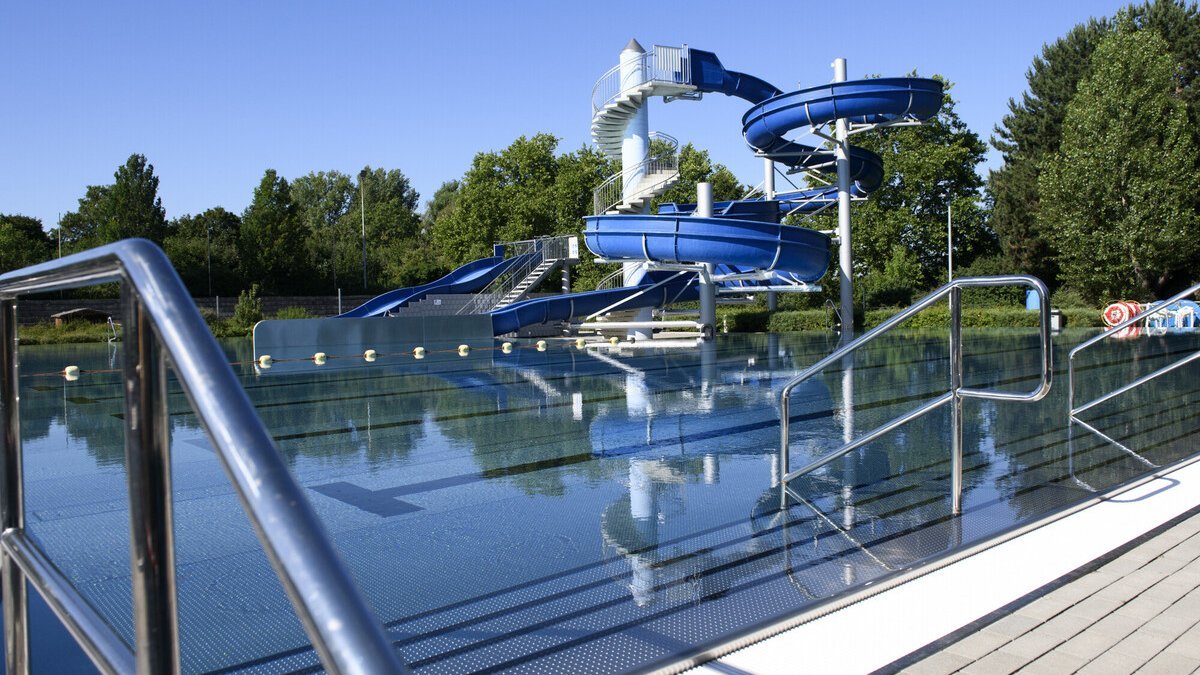 Rutschen im Freibad am Willersinnweiher Rutschen im Freibad am Willersinnweiher