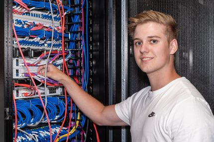 Der 22-jährige Nils Feil hat sich für den dualen Studiengang „Bachelor of Science in Wirtschaftsinformatik“ entschieden.